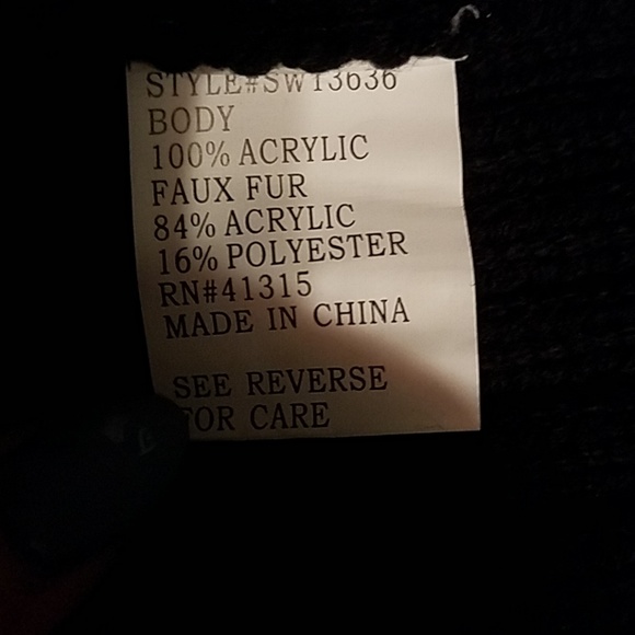 Black vest with faux fur - Picture 6 of 6